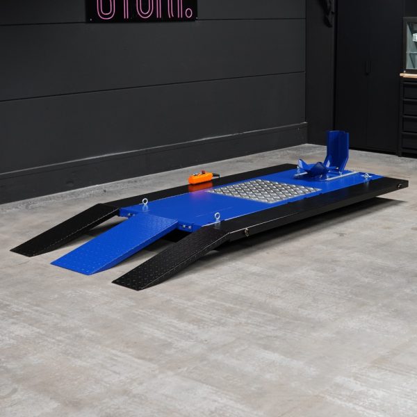 82 100 7 <strong>Table élévatrice Moto et Quad électro-hydraulique Powerlift 1000 Bleu</strong> <strong>Capacité de levage 1 tonne.</strong>