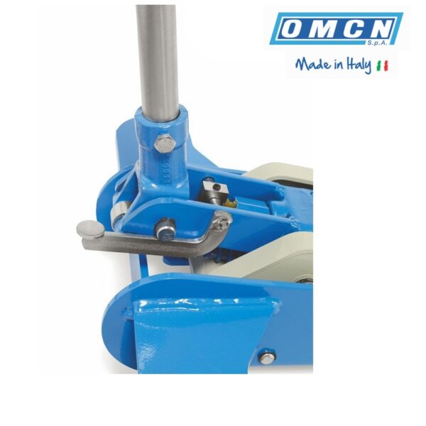 9999 3010 5 <strong>Cric rouleur hydraulique OMCN/3010, avec capacité de levage de 2 tonnes, commande de descente manuelle ou à pied.</strong>