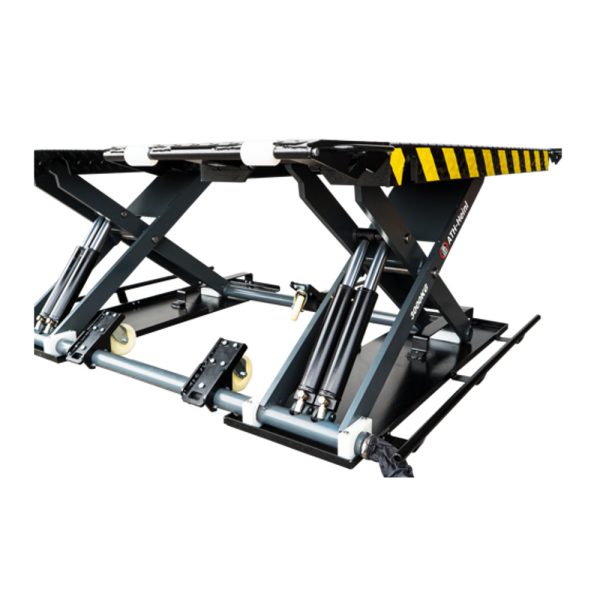 FlexLift30 6 <strong>Pont élévateur mobile ATH-Flex Lift 30.</strong> <strong>Capacité de levage 3 tonnes.</strong> <strong>Pont à ciseaux mobile basse levée à revêtement pulvérisé, synchronisation par liaison mécanique.</strong>