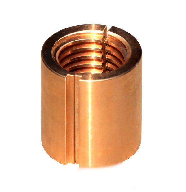 500 01 0 <strong>Écrou porteur pour ponts élévateurs Romeico H 225, H 226, H 227, H 230, H 231, H 232. </strong> <strong>Filetage trapézoïdal TR 45x6, filetage à droite. Constitué de deux demi-coques avec entretoises.</strong>