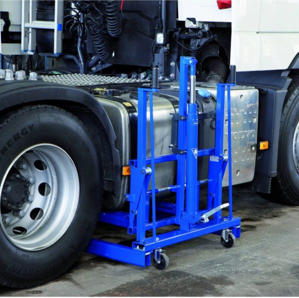 8888 WTA500 1 <p class="product_title entry-title"><strong>Chariot porte-roue AC hydraulic WTA 500, capacité de levage 500 kilos.</strong></p>